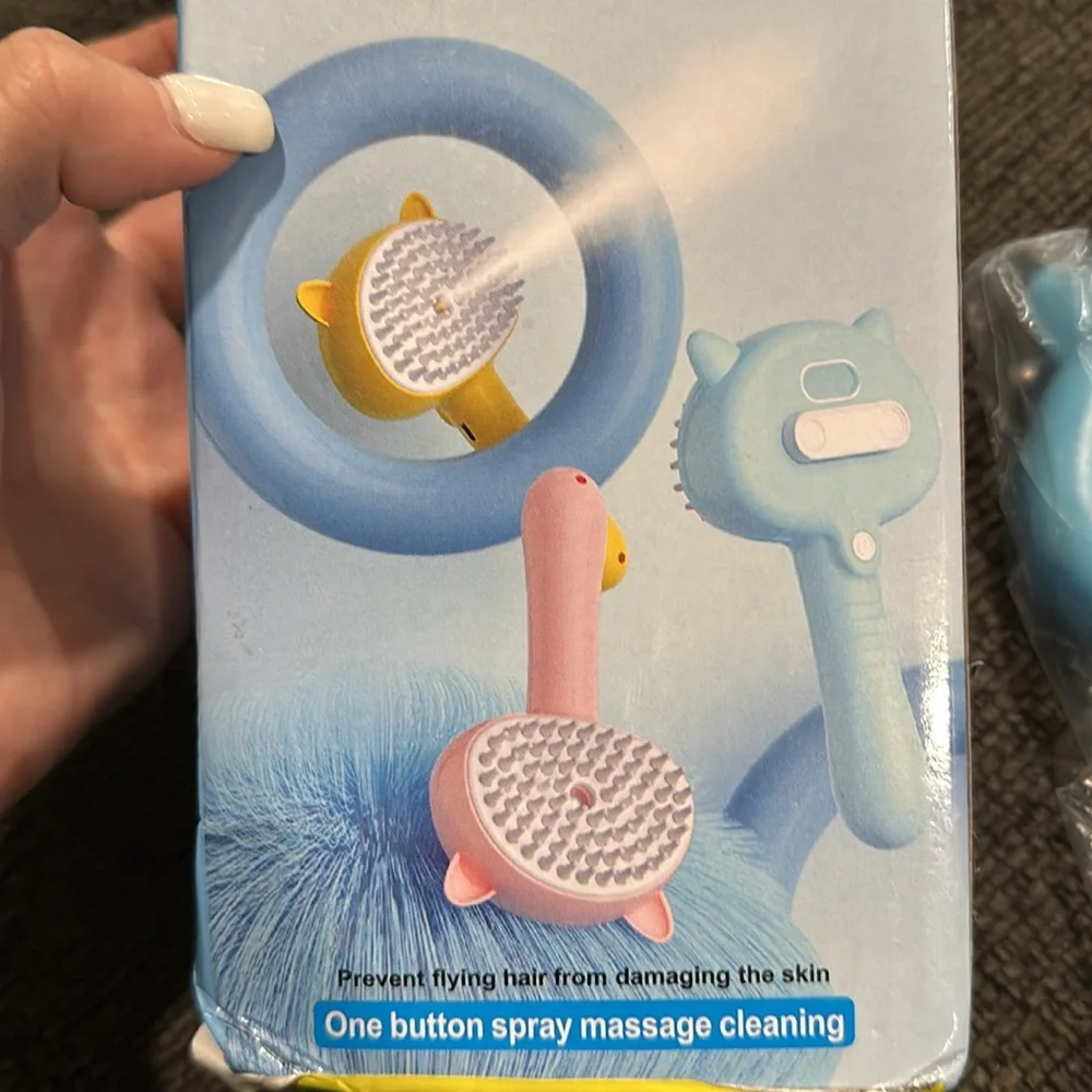 NWT pet spray massage comb - one button spray massage cleaner - for cats/dogs